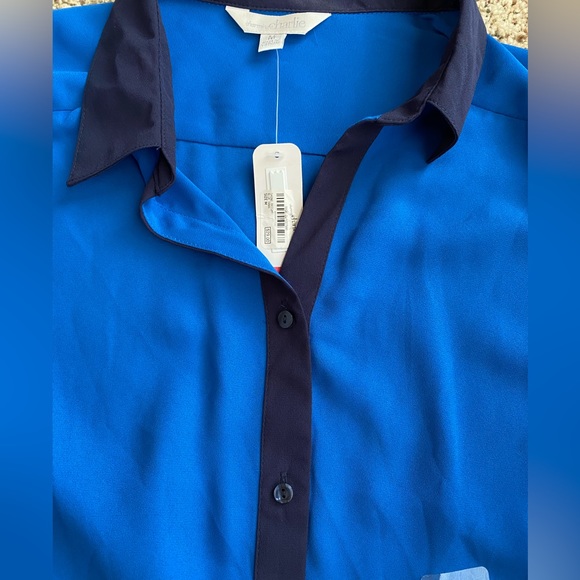 New blue blouse - Picture 2 of 3